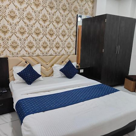 Rk Hotel & Restaurant Dewas Bagian luar foto