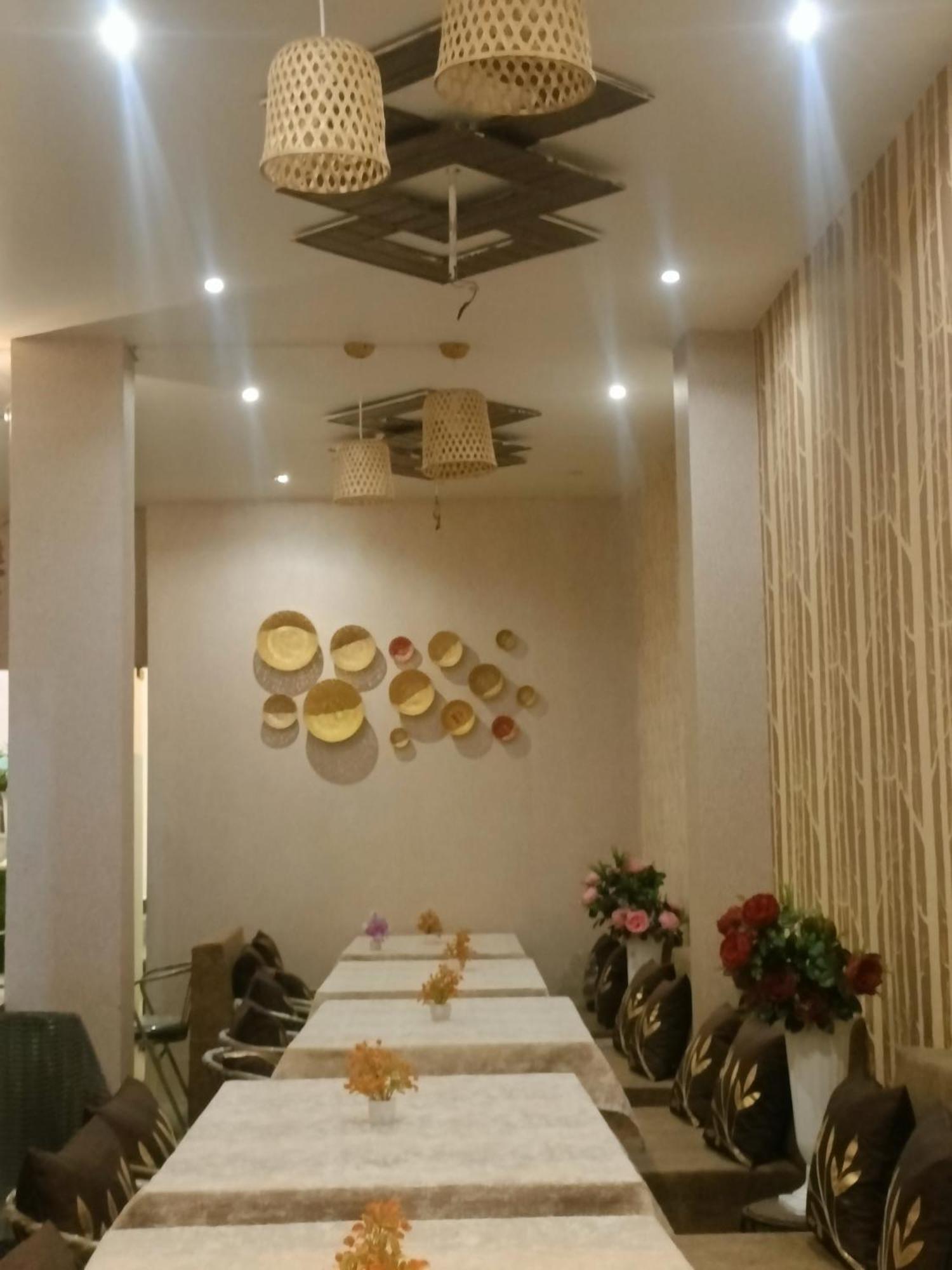 Rk Hotel & Restaurant Dewas Bagian luar foto